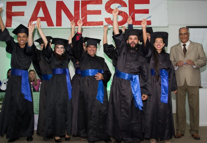 Formandos de Engenharia de Produção da Fanese recebem Carteira de Autorização para Registro Profissional do Crea-SE