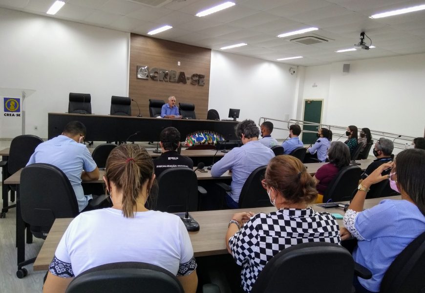 Em reunião com colaboradores, Presidente do Crea-SE apresenta metas da gestão