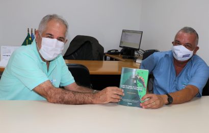 Jorge Silveira destaca publicação sobre Gestão de Recursos Hídricos e parabeniza engenheiro civil pelo lançamento da obra